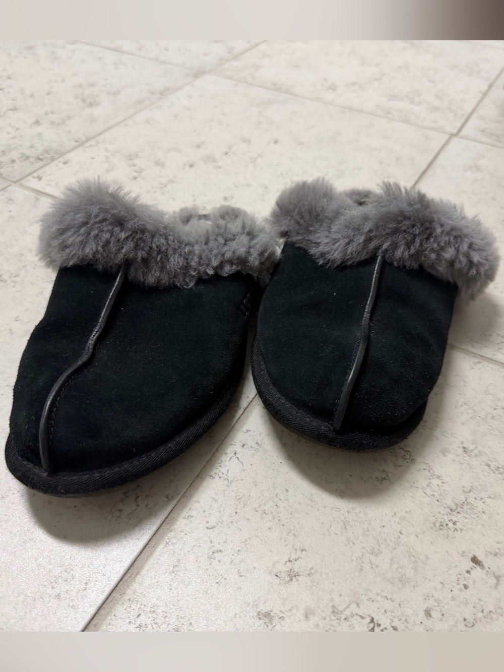 Ugg Cozy Black Faux-Shearling Slippers size 8.5 Loungewear